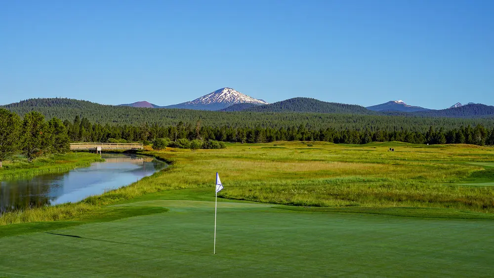 golf near mt. bachelor